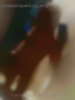 Curvy MILF looking to suck cock for FWB or hookup.