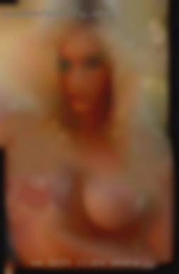 We both love to give clubs Omaha and receive oral!